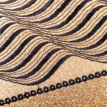 unelastische Stickerei auf weißem Tüll mit schwarzem Stick