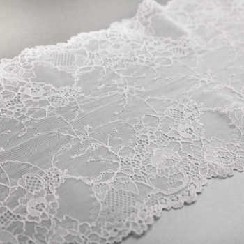 elastische spitze weiss