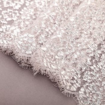 Spitze unelastisch helles altrosa mit silber Schimmer