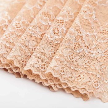 elastische spitze in haut mit silber glitzer