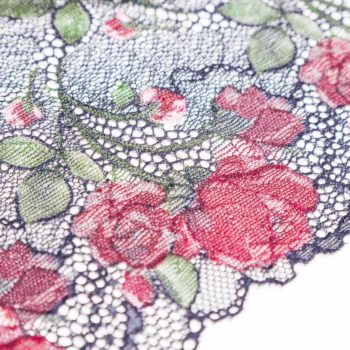 elastische Spitze mit schwarzem Untergrund und roten Rosen