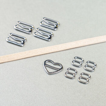 Kurzwarenpaket zum BH Träger nähen. Enthält Trägergummi, Schieber, und Haken