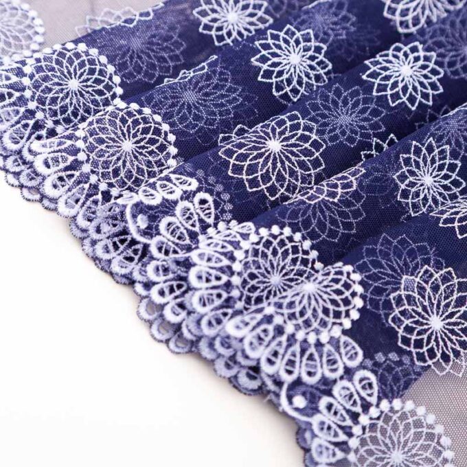 220cm Stickerei elastisch, blue circle flowers, 21,5cm breit, B-Ware