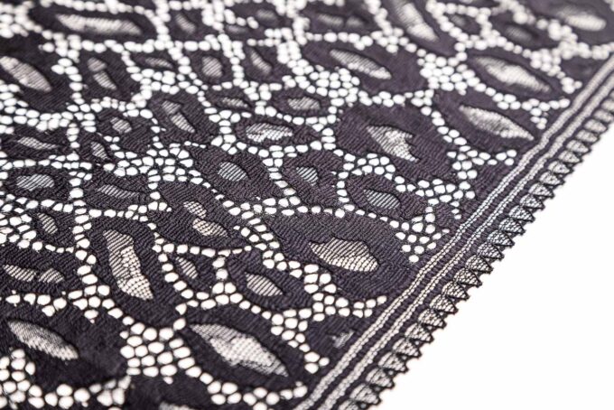 weiche elastische Spitze in schwarz mit leoparden Motiv zum nähen von BHs, Slips, Panties, Strings etc.