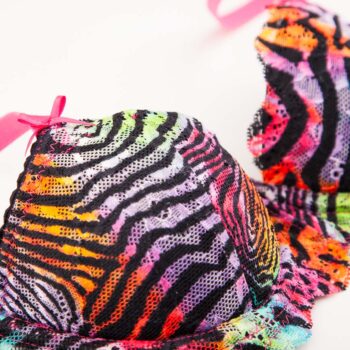 Handgefertigter BH aus Spitze und Stickerei