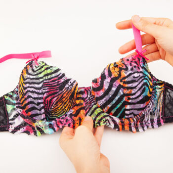 Handgefertigter BH aus Spitze und Stickerei