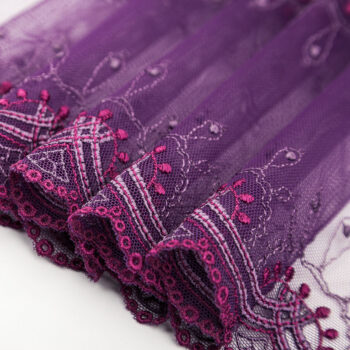 unelastische Stickerei in violett und beere. Geeignet zum BH und Dessous nähen.